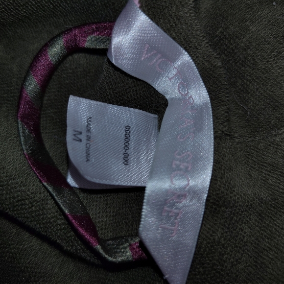 Victoria's Secret Vintage Animal Print Robe - Picture 5 of 6